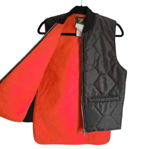 Vintage Quilted Vest With Red Fuzzy Lining - Picture 5 of 6